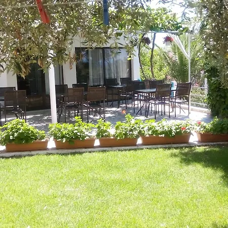 Gorgona بيت ضيافة Alikí